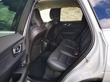 Volvo XC60 B5 — photo 19