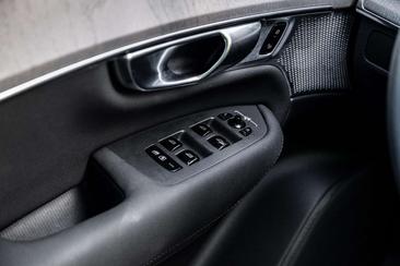 Volvo XC90 T8 Recharge — photo 25