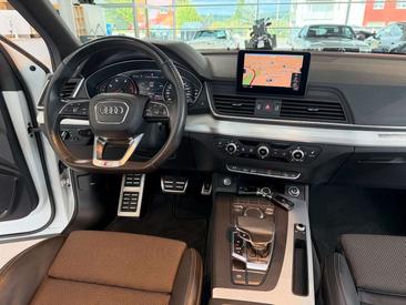 Audi Q5 S Line 40 TDI — photo 13