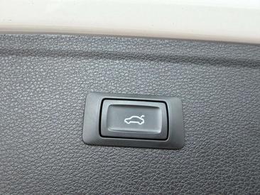 Audi Q5 S Line 40 TDI — photo 18