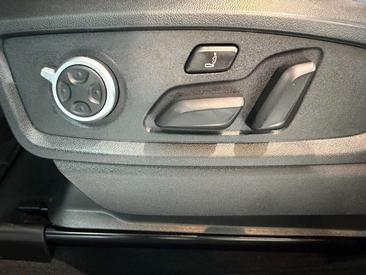 Audi Q5 S Line 40 TDI — photo 23