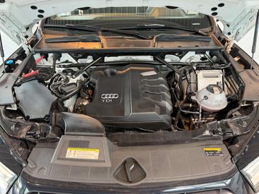 Audi Q5 S Line 40 TDI — photo 29