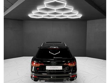 Audi RS4 Competition — photo 4