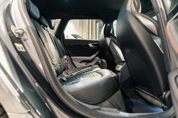 Audi RS4 Avant — photo 10
