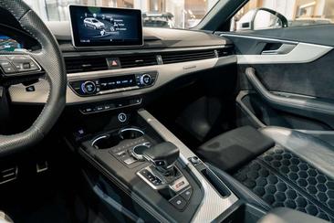 Audi RS4 Avant — photo 22