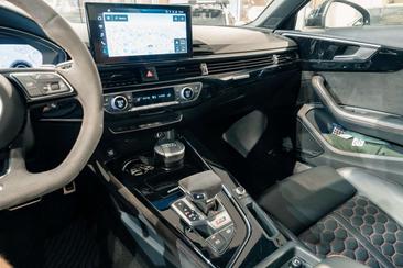 Audi RS4 Avant — photo 23