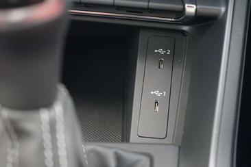 Audi Q3 S Line 35 TFSI — photo 11