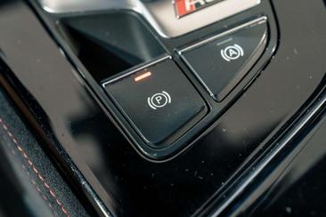 Audi RS4 Avant — photo 25
