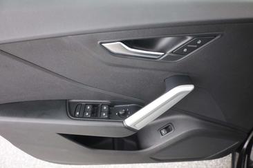 Audi Q2 Advanced 35 TFSI — photo 21