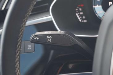 Audi Q3 S Line 35 TFSI — photo 17