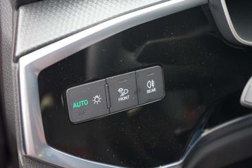 Audi Q3 S Line 35 TFSI — photo 20