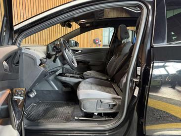 Volkswagen ID.5 Pro — photo 12