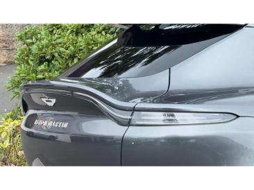 Aston Martin DBX SUV — photo 8