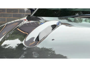 Aston Martin DBX SUV — photo 18