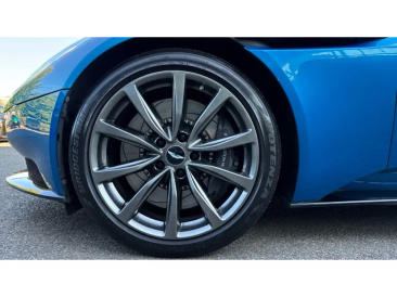 Aston Martin DB11 DB11 V8 Volante — photo 4