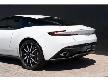 Aston Martin DB11 DB11 V8 Coupe — photo 11