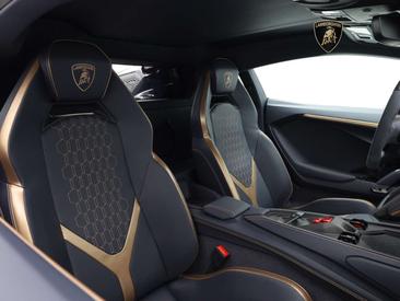 Lamborghini Revuelto — photo 7