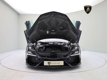 Lamborghini Revuelto — photo 8