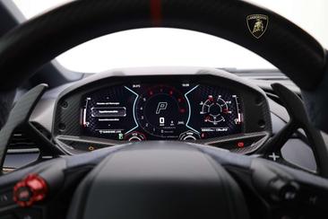 Lamborghini Revuelto — photo 16