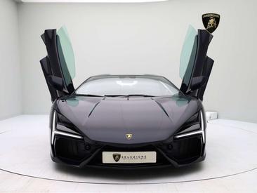 Lamborghini Revuelto — photo 20