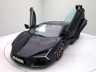 Lamborghini Revuelto — photo 21