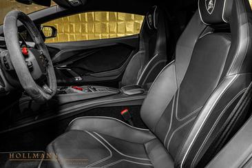 Lamborghini Revuelto — photo 17