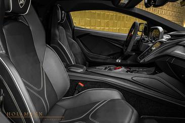 Lamborghini Revuelto — photo 22