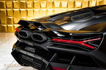 Lamborghini Revuelto — photo 29