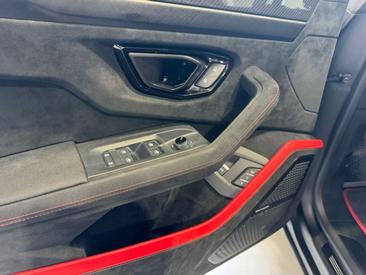 Lamborghini Urus Performante — photo 32