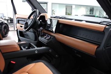 Land Rover Defender 110 D300 X-DYNAMIC AHK/PANO/MATRIX/22" Noir — photo 11