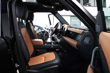 Land Rover Defender 110 D300 X-DYNAMIC AHK/PANO/MATRIX/22" Noir — photo 12