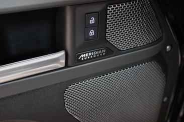 Land Rover Defender 110 D300 X-DYNAMIC AHK/PANO/MATRIX/22" Noir — photo 22