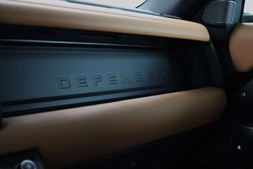 Land Rover Defender 110 D300 X-DYNAMIC AHK/PANO/MATRIX/22" Noir — photo 23
