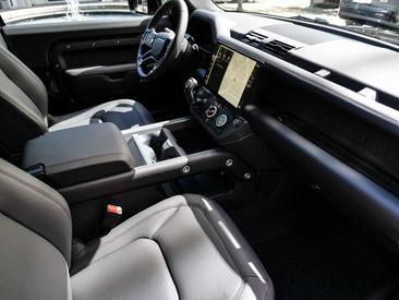 Land Rover Defender 90 D250 3.0 X-Dynamic SE AHK LM LUFT — photo 6