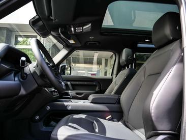 Land Rover Defender 90 D250 3.0 X-Dynamic SE AHK LM LUFT — photo 12