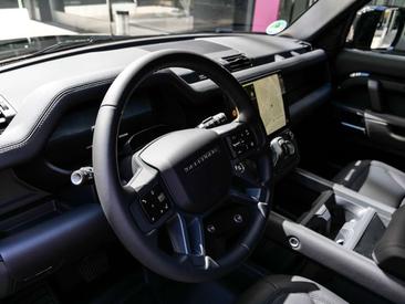 Land Rover Defender 90 D250 3.0 X-Dynamic SE AHK LM LUFT — photo 14