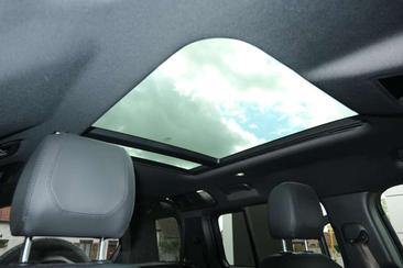 Land Rover Defender 110 D200 SE — photo 9