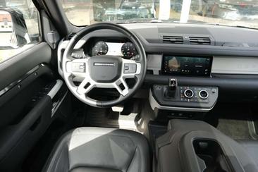 Land Rover Defender 110 D200 SE — photo 12