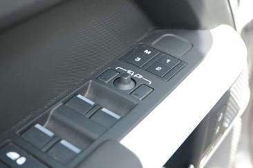 Land Rover Defender 110 D200 SE — photo 16