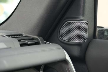 Land Rover Defender 110 D200 SE — photo 17