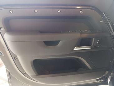 Land Rover Defender 110 X-Dynamic SE 3.0d Mhev 200cv — photo 9