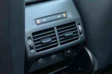 Land Rover Discovery Sport D200 Dynamic SE AWD Auto — photo 16