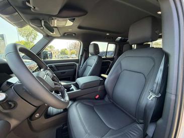 Land Rover Defender 110 X-Dynamic SE 3.0 D200 — photo 6