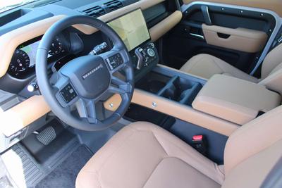 Land Rover Defender 110 P300e X-Dynamic HSE | Satin | Caraway | Trekha Gris