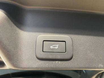 Land Rover Range Rover Evoque P300e R-Dynamic — photo 7