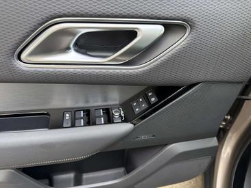 Land Rover Range Rover Velar D200 R-Dynamic SE Black Pano — photo 32