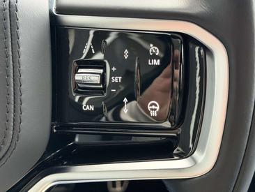 Land Rover Range Rover Velar D200 R-Dynamic SE Black Pano — photo 34
