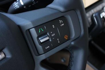 Land Rover Defender 110 P300e X-Dynamic HSE | Satin | Caraway | Trekha Gris — photo 10