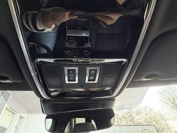 Land Rover Range Rover Velar D200 R-Dynamic SE Black Pano — photo 42