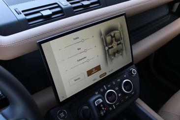 Land Rover Defender 110 P300e X-Dynamic HSE | Satin | Caraway | Trekha Gris — photo 26